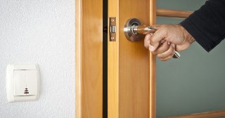 Установка дверей Кольчугино цена от 1360 руб.